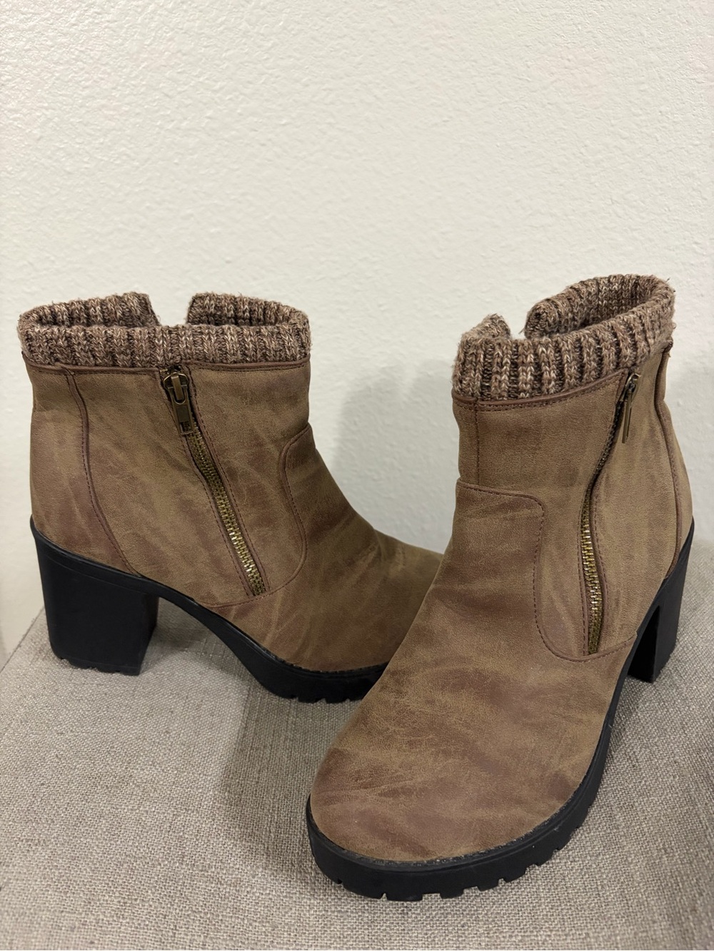 Twisted Women’s Brown Ankle Boots Side Zip Round Toe Block Heel Lug Sole 8